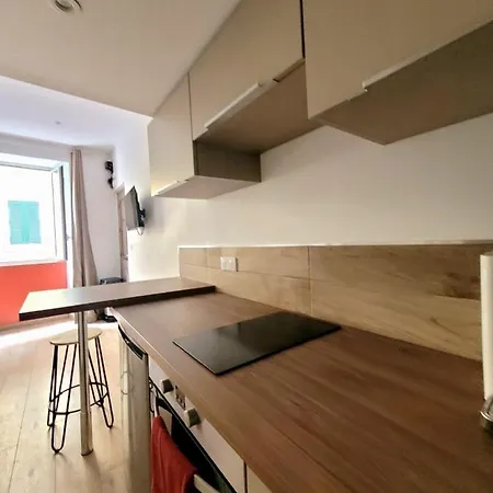 Entierement Renove Vieille * Аяччо